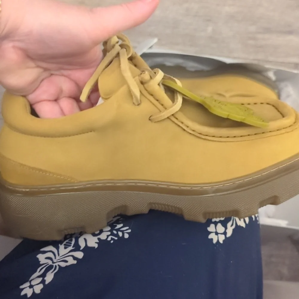 Burberry Men's Tan Leather Loafers with Blue Logo Brand New - Picture 10 of 16